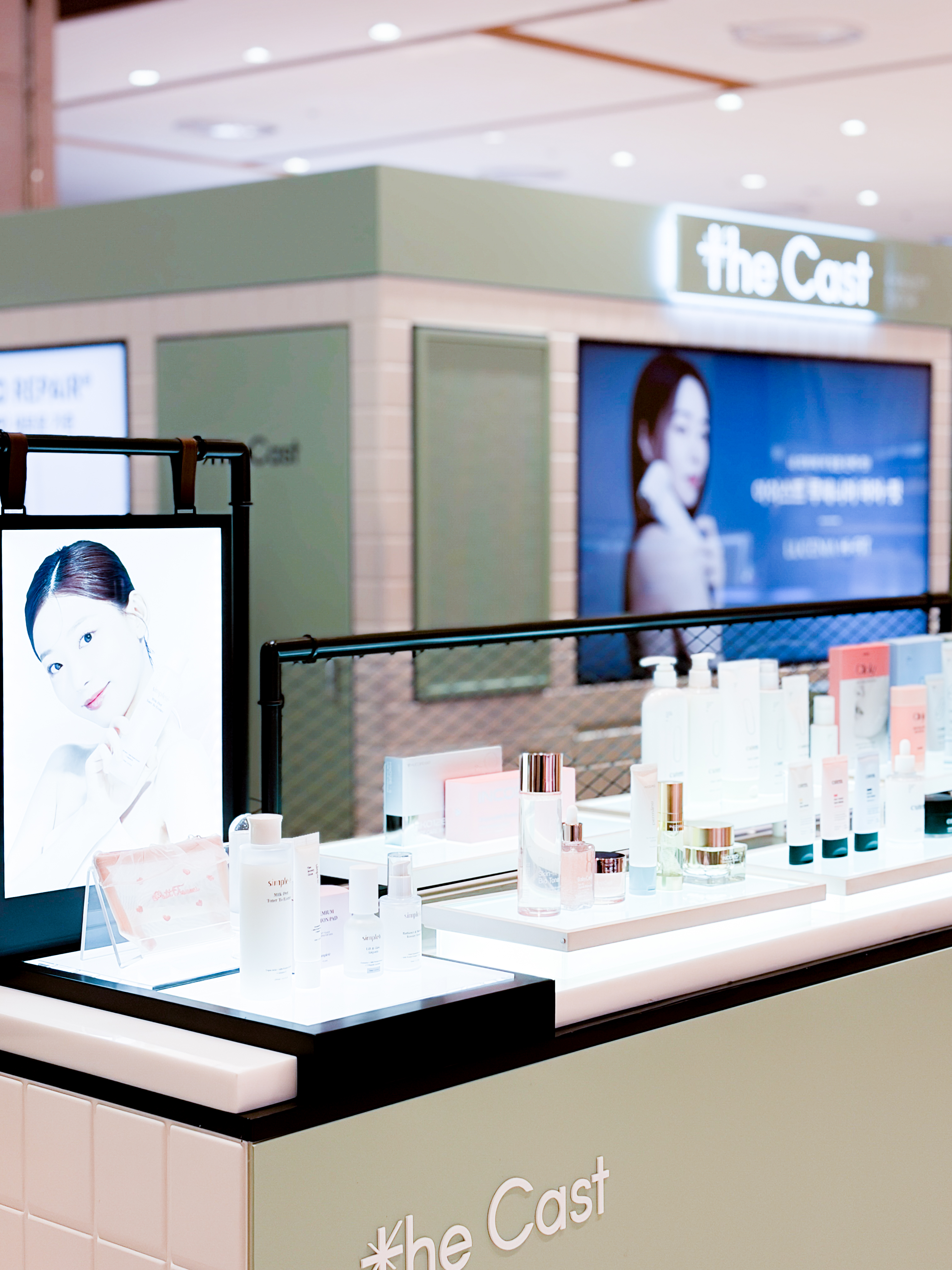 The Cast showcase image 10